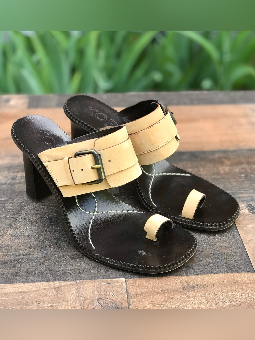 MICHAEL KORS 7 Suede Buckle Toe Loop Stacked Heel Embossed Leather Mule Sandals - Picture 16 of 16